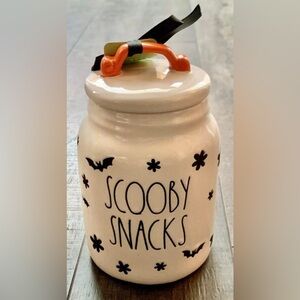 Rae Dunn 

Scooby-Doo Scooby‎ Snacks 

Ceramic Canister Cookie Jar